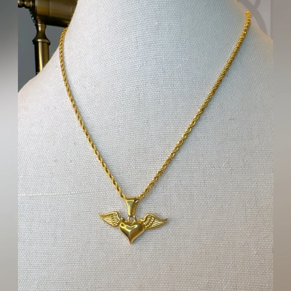 Stainless angel wings on 18kt gold plated 17.5” chain - Picture 3 of 6